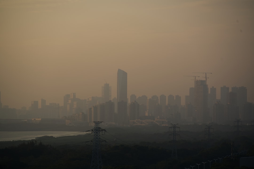 联承制砖与普通烧结砖的强度及耐久性对比分析