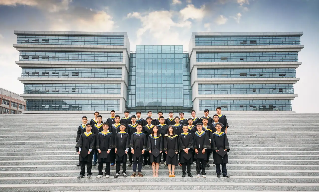 联承制砖粘土砖与蒸压加气砖性能对比及选型建议