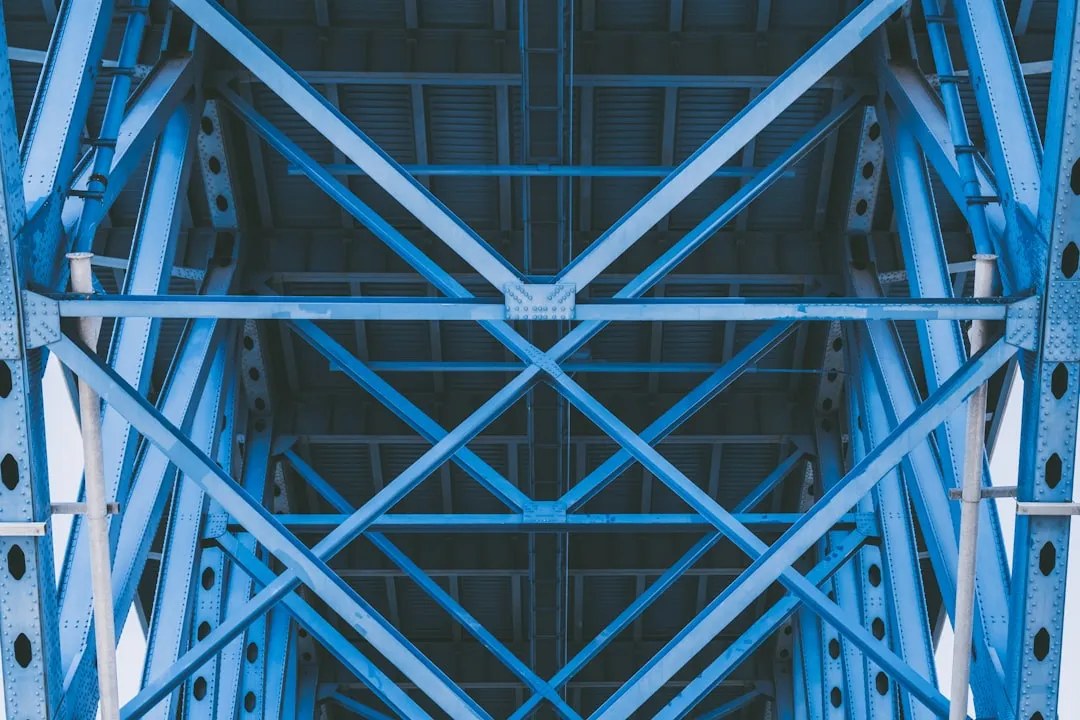 蒸压加气混凝土砌块与烧结砖的性能对比及工程选型建议